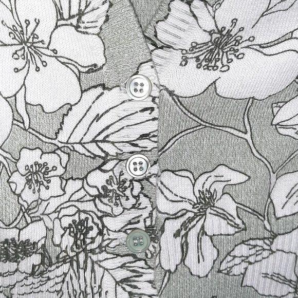 Sage/White Flowered Soft Spring Sweater Size 1X - Picture 5 of 5